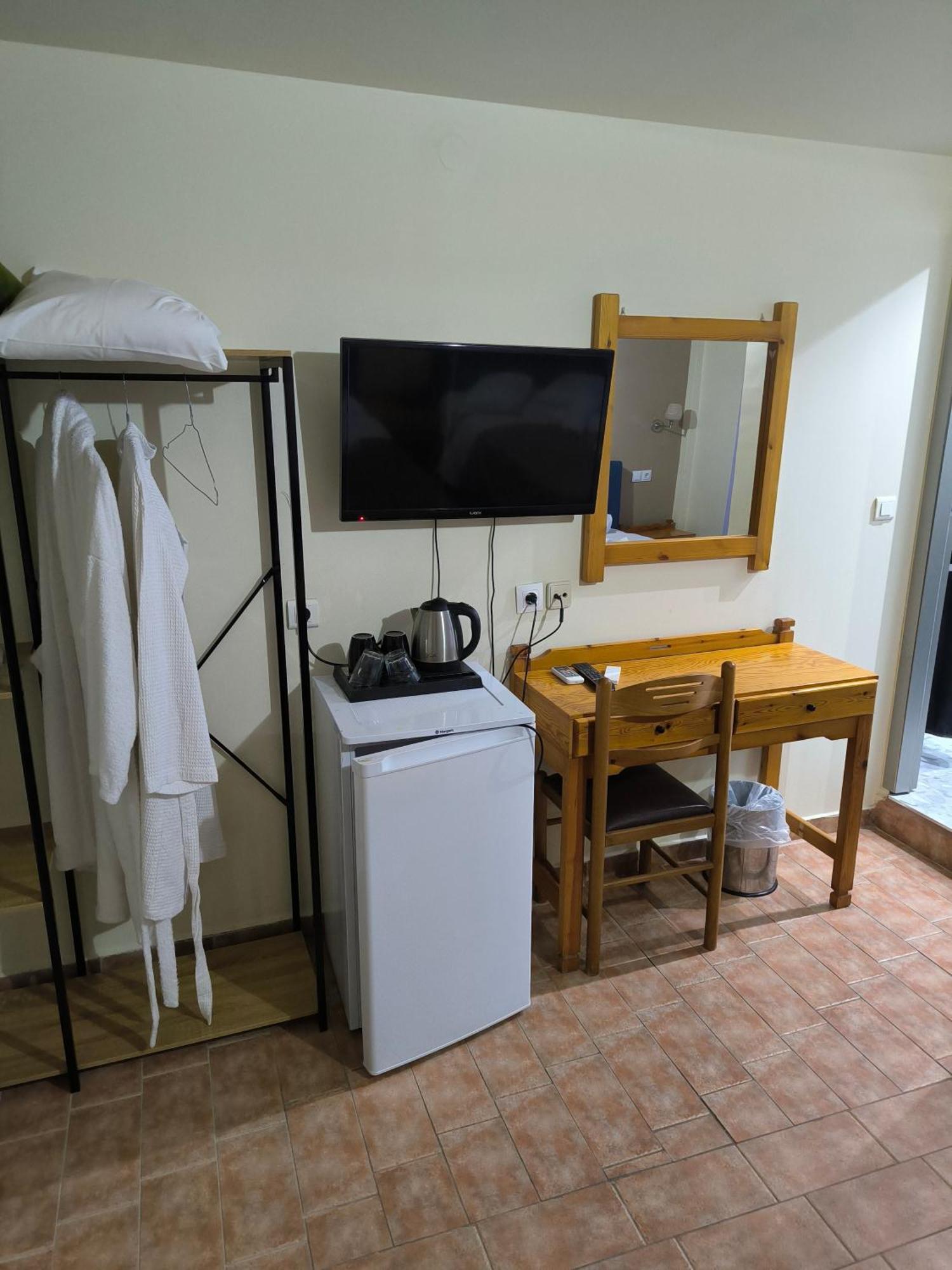 Hotel Almira Ajía Triáda Kültér fotó