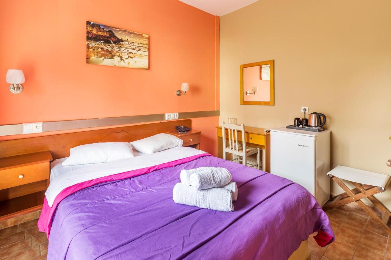 Hotel Almira Ajía Triáda Kültér fotó